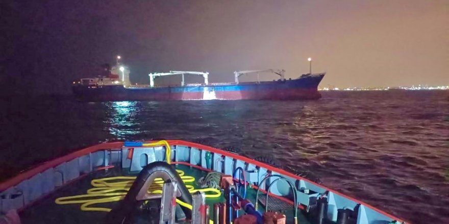 Kadıköy Önlerinde Arızalanan Yük Gemisi Kurtarıldı