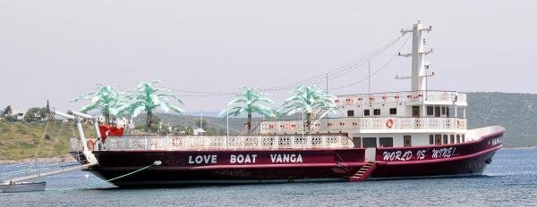 Aşk gemisinde 8 Türk'e gözaltı