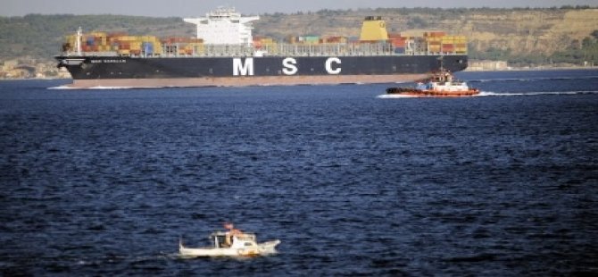 Konteyner gemisi "MSC Genova" Çanakkale'den geçti