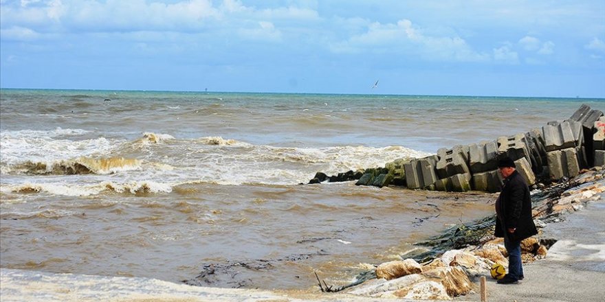 Düzce'de Yağış Sonrası Denizin Rengi Değişti