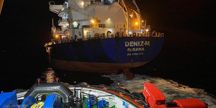 Çanakkale Boğazı'nda Arızalanan Gemi Demirletildi