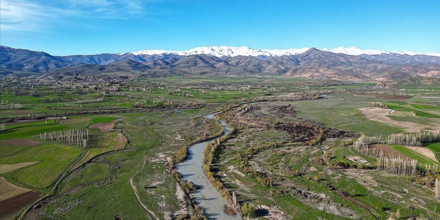 Bayburt'ta İlkbahar Yağışları Çiftçiye Umut Oldu