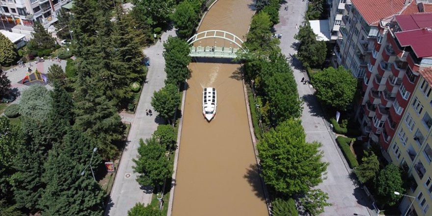 Eskişehir'de Porsuk Çayı'nın Rengi Değişti