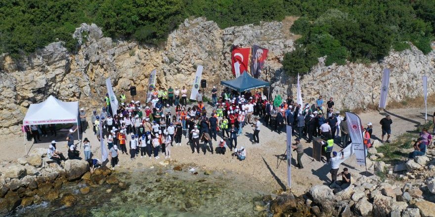 İbrice Limanı'nda Dalgıçlar Dip Temizliği Yaptı