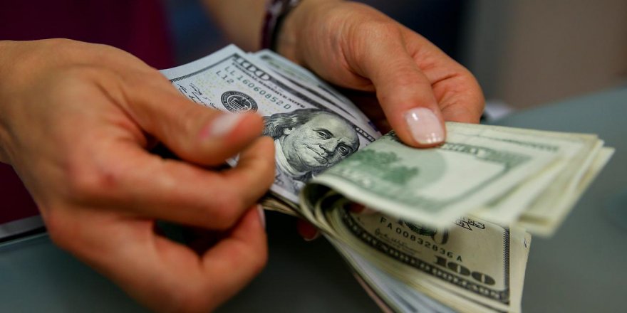 Dolar ve euro güne rekor tazeleyerek başladı