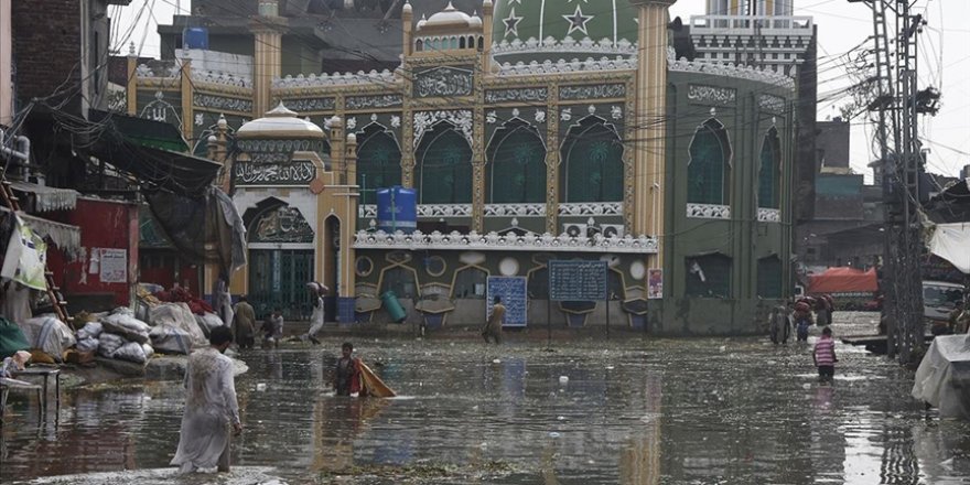 Fırtına Sebebiyle Pakistan ve Hindistan'da Tahliye Başladı