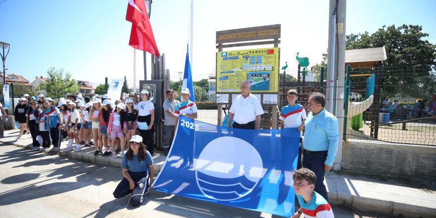 Dardanos Halk Plajı'na "Mavi Bayrak" Asıldı
