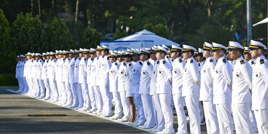 İTÜ Denizcilik Fakültesi Mezunları Diplomalarını Törenle Aldı