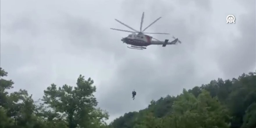 Şile'de Selde Mahsur Kalan 2 Kişi Helikopterle Kurtarıldı