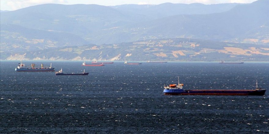 Sinop'ta Kuvvetli Rüzgar Nedeniyle Gemiler Limana Sığındı