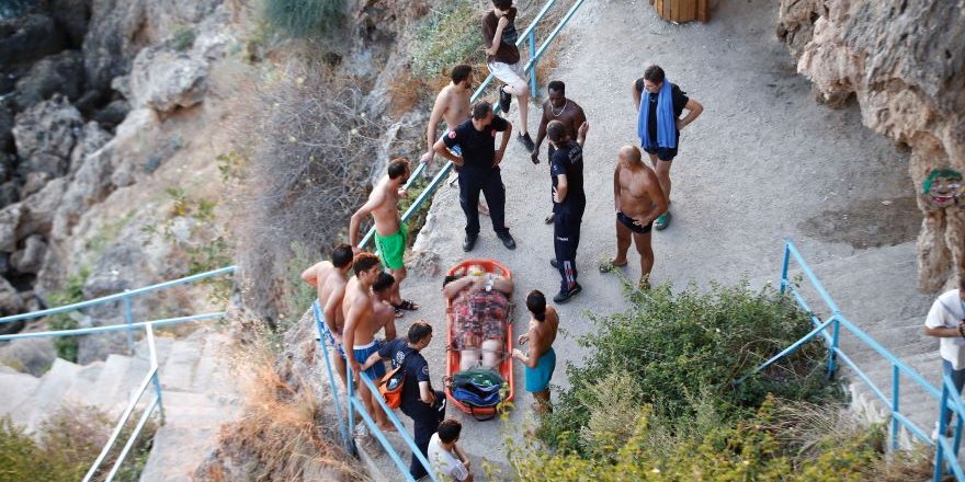 Antalya'da Falezlerden Düşen Turist Yaralandı