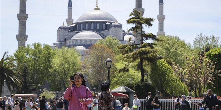 İstanbul'un Ağırladığı Yabancı Turist Yüzde 17 Arttı