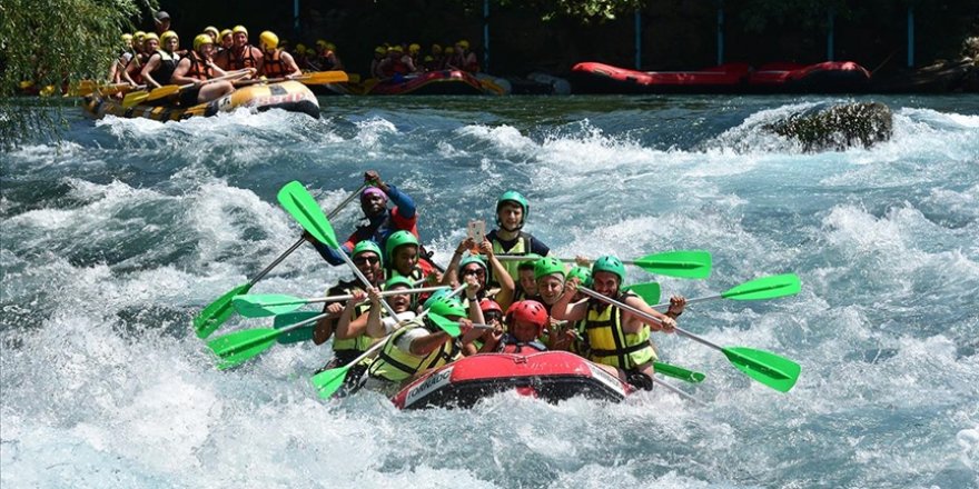 Adrenalin Tutkunları Köprüçay'da Rafting Heyecanı Yaşıyor