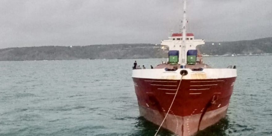 Boğaz'da Arızalanan Kargo Gemisi Büyükdere'ye Demirletildi