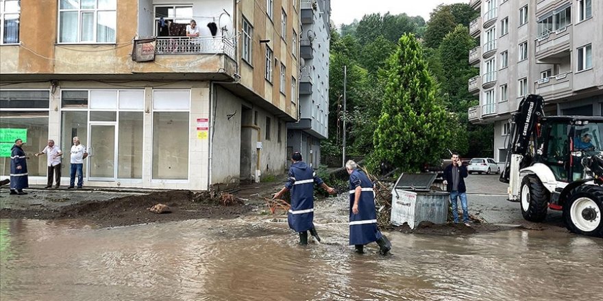 Rize'de Şiddetli Yağış Nedeniyle 8 Ev Tedbir Amacıyla Boşaltıldı