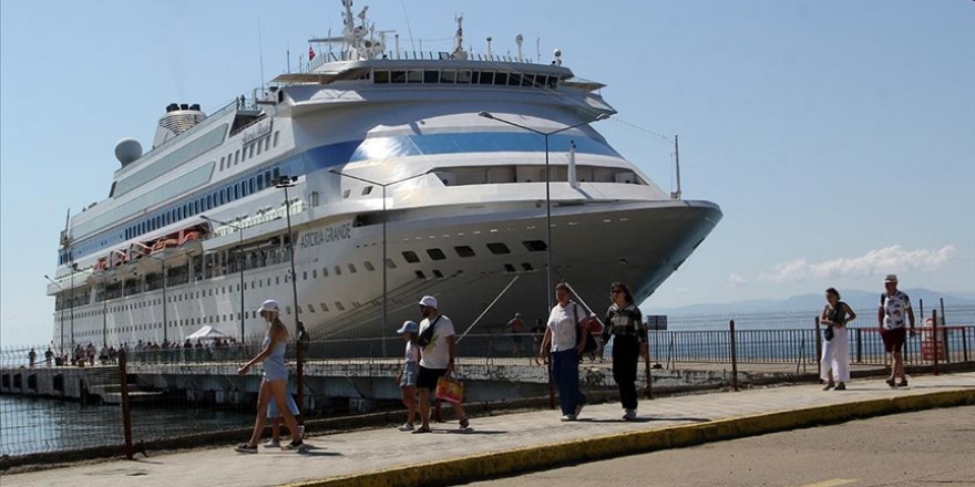 Sinop, Kruvaziyer Turizmiyle Turistleri Ağırlamayı Sürdürüyor