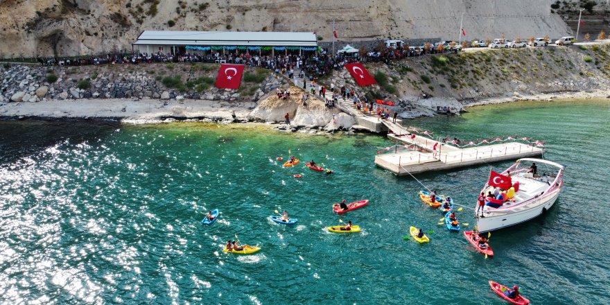 Bitlis'te "1. Adilcevaz Su Sporları Şenliği" Düzenlendi