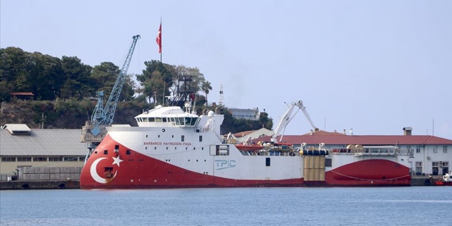 "Barbaros Hayrettin Paşa" Gemisi Trabzon Limanı'na Geldi