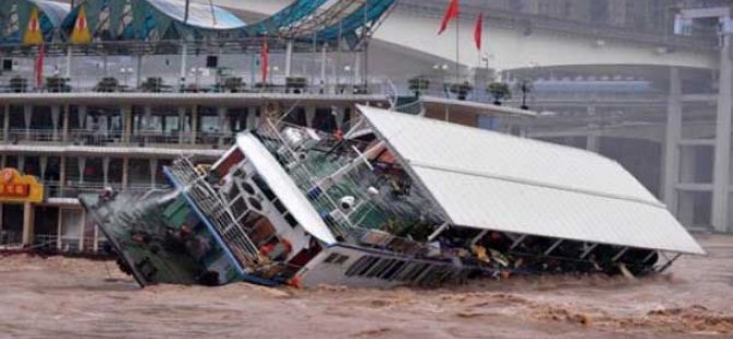 Tayland'da batan teknedeki 8 Türk turist sağ olarak kurtarıldı