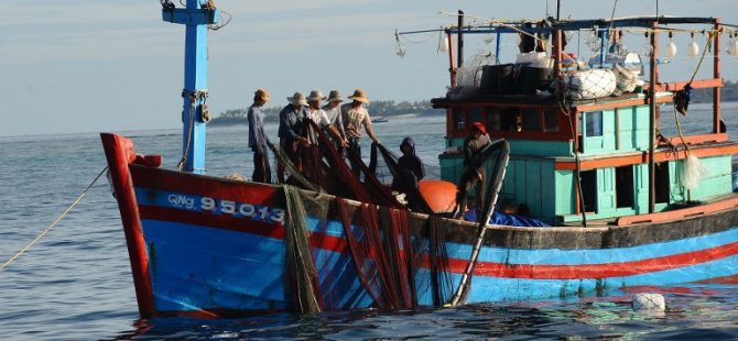 Kaçak avlanan Çin balıkçı tekneleri tutuklandı