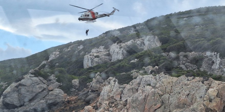 İzmir Açıklarında Geri İtilen 40 Düzensiz Göçmen Kurtarıldı