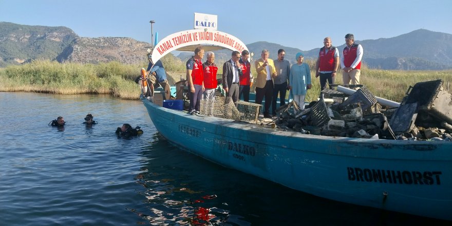 Dalyan Kanalı'nda Dip Temizliği Yapıldı