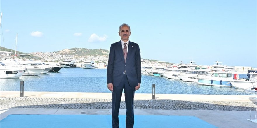 Ulaştırma ve Altyapı Bakanı Uraloğlu, Yeni Foça Yat Limanı'nı Hizmete Açtı