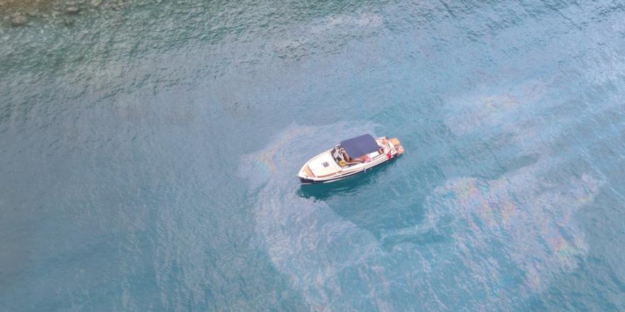 Antalya'da Denizi Kirleten Tekne Seferden Men Edildi