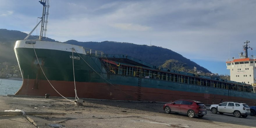 Kastamonu'da Karaya Oturan Gemi Kurtarıldı