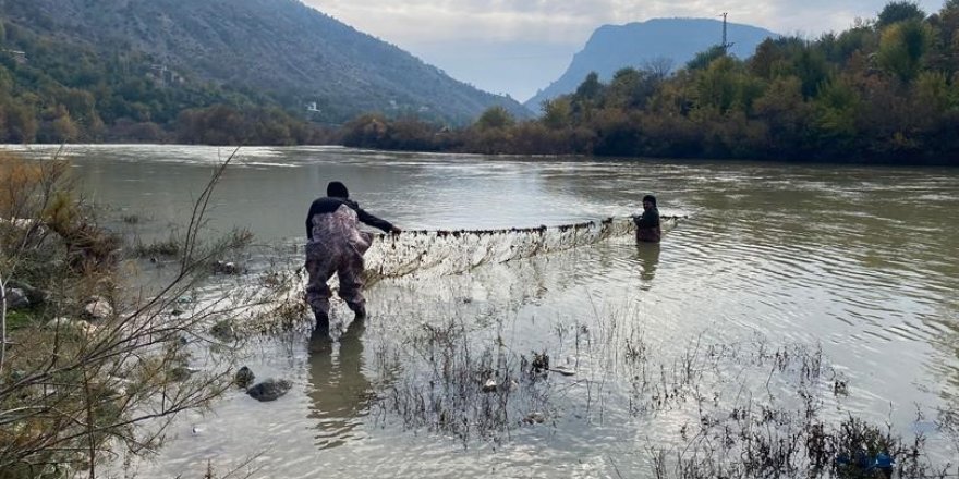 Batman’da Çöpçü Balığının Korunması İçin Çaylarda Hayalet Ağ Temizliği Yapıldı