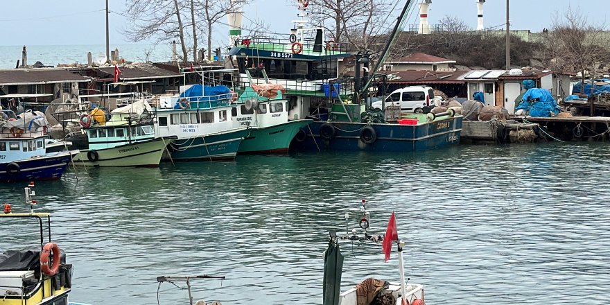 Balıkçı Tekneleri Deniz Suyunun Soğumasını Bekliyor