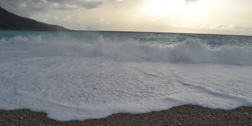 Fethiye’de Rüzgarın Ardından Dev Dalgalar Oluştu