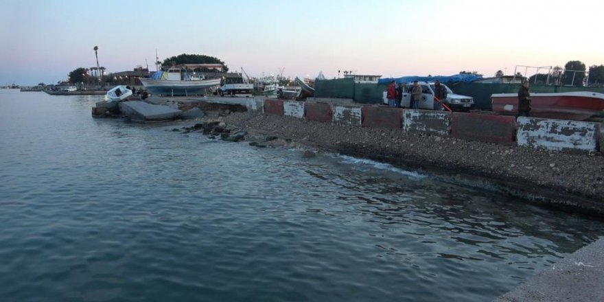 Mersin'de Kış Gününde Denize Giren Çocuklardan Biri Hayatını Kaybetti