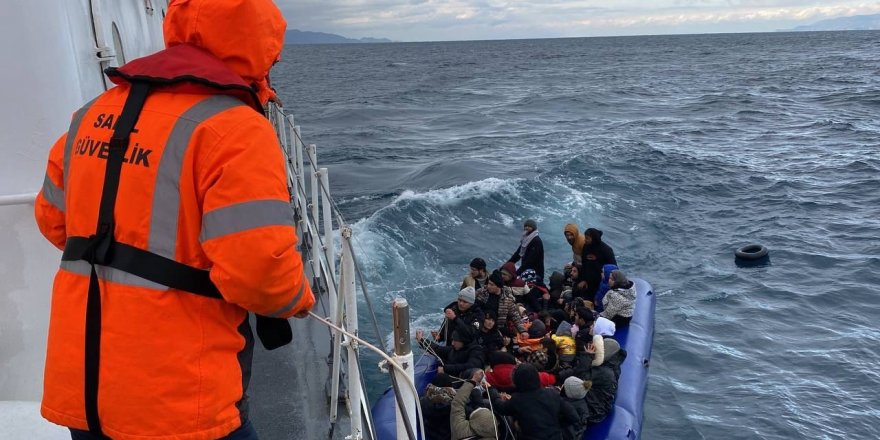 Yunan Sahil Güvenlik Kaçak Göçmenleri, Ölüme Terk Ediyor