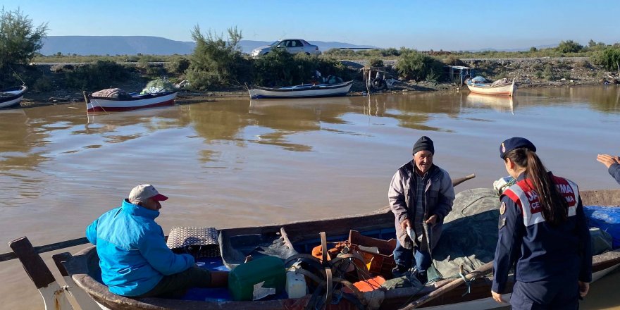 Jandarma Balık Avcılarını Hem Denetledi Hem De Bilgilendirdi