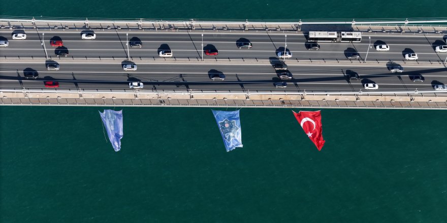 İlk Türk Astronot İçin İki Kıta Ortasında Türk Bayrağı Asıldı