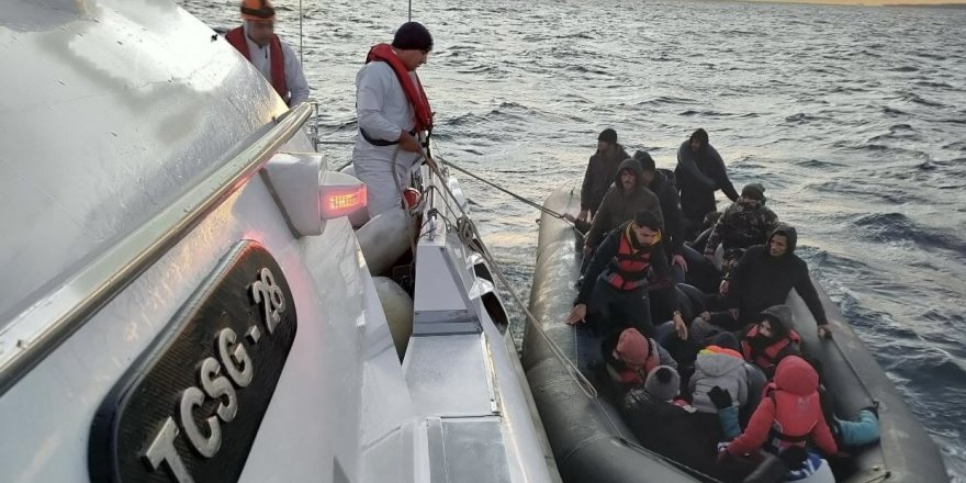 Ayvacık Açıklarında 32 Kaçak Göçmen Yakalandı