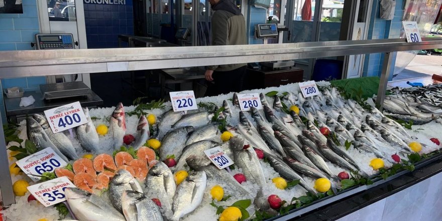 Hamsi Tezgahlardaki Son Günlerini Yaşıyor