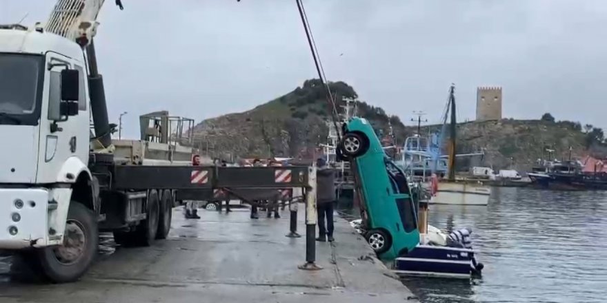 Şile Limanı'nda Gece Saatlerinde Denize Düşen Otomobil Çıkartıldı