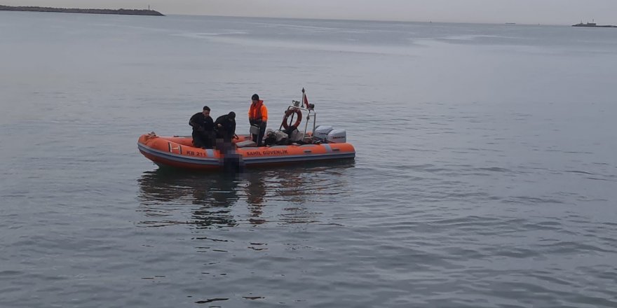 Çanakkale Boğazı'nda Karaya Oturan Tekne Kurtarıldı