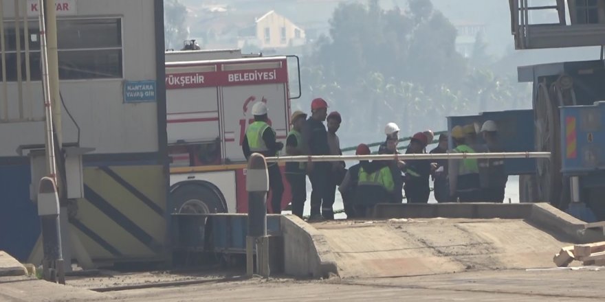 Yük Gemisinde Yangın: 5 Kişi Dumandan Etkilendi