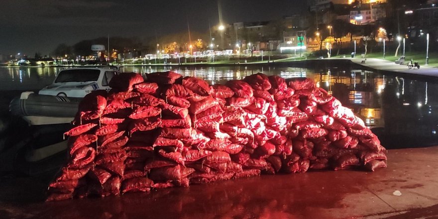 Beyoğlu'nda Kaçak Avlanılmış 3 Ton Midye Ele Geçirildi: 2 Gözaltı