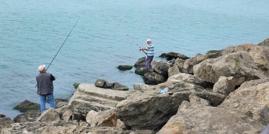 Karadeniz Ereğli’de Olta Balıkçılarının Balık Mesaisi