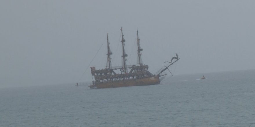 Alanya'da Yoğun Nem Deniz Trafiğinde Görüş Mesafesini Düşürdü