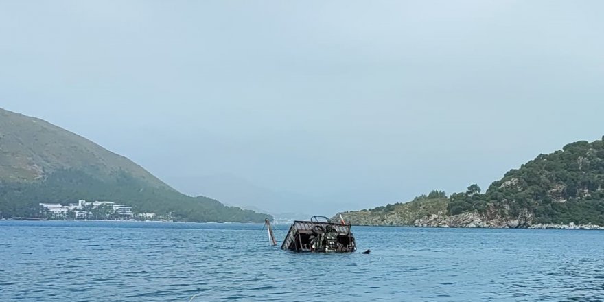 Marmaris’te Açıkta Demirleyen Gezi Teknesi Battı