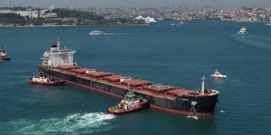 Haydarpaşa’da Karaya Oturan Gemiyi Kurtarma Çalışmaları Başladı