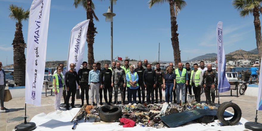 Kumbahçe Sahilinde Deniz Dibi Temizliği Yapıldı