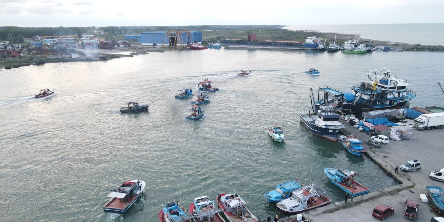 Karadenizli Balıkçılar Tekneleriyle Eylem Yaptı