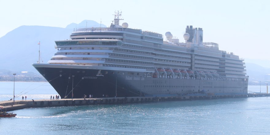 Turizm Kenti Alanya’ya Sezonun 2’nci Yolcu Gemisi Demirledi