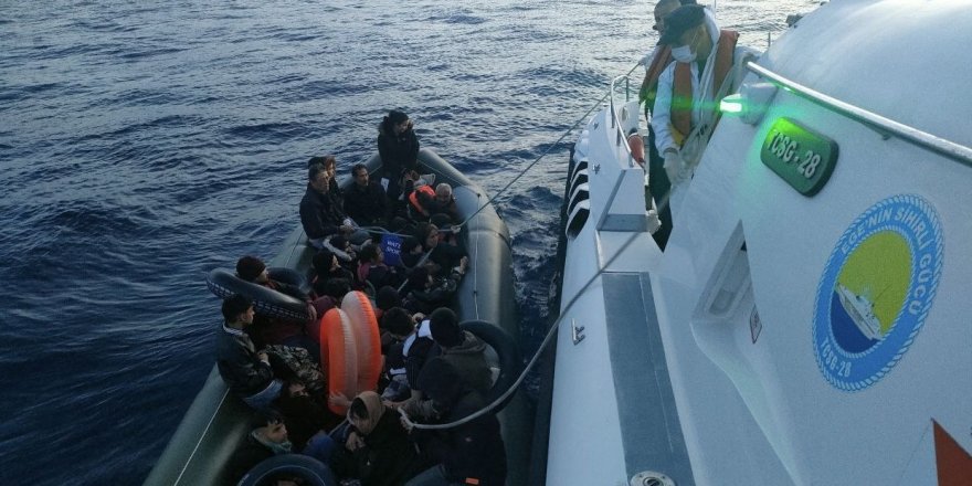 Ayvacık Açıklarında 30 Kaçak Göçmen Kurtarıldı